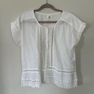 dRA by Anthropologie white button-down Crochet Hem blouse size M Boho Casual